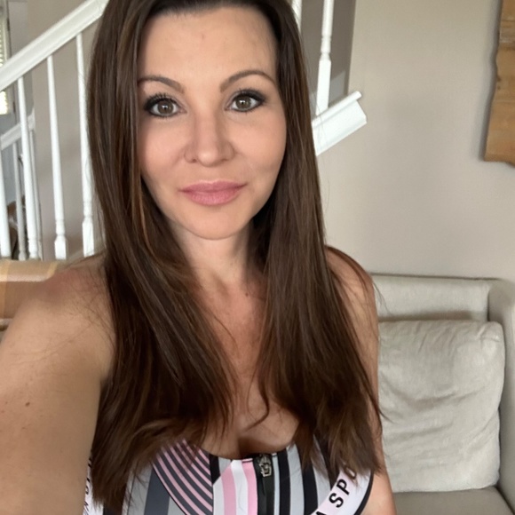 🌺 Meet Your Posher 🌺 - Picture 4 of 6